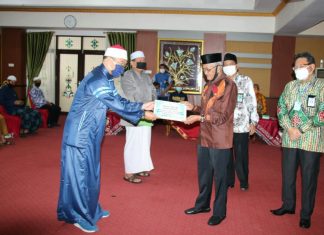 Guru ngaji dan penyuluh agama dapat intensif selama 2 bulan