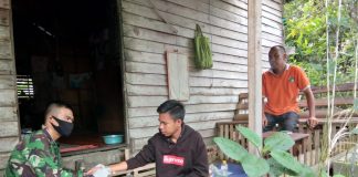 Berikan layanan kesehatan gratis kepada masyarakat, Satgas TMMD rela keliling Kampung