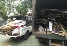 Sejumlah baliho dan spanduk komersil di Kota Martapura ditertibkan Sat Pol PP