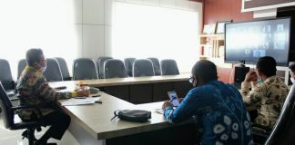 Bupati Balangan bersama warga diskusikan pembangunan desa lewat video conference