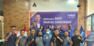 Calon gubernur Haji Denny resmi terima Formulir B1KWK dari Partai Demokrat