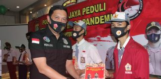 Peduli pendidikan dimasa pandemi, Polisi berikan modem dan kartu perdana gratis kepada pelajar