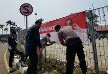 Polresta Bandara Soekarno-Hatta pasang spanduk “Ayo Pakai Masker”