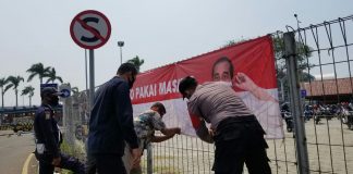 Polresta Bandara Soekarno-Hatta pasang spanduk “Ayo Pakai Masker”