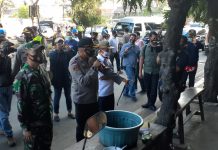 Cegah Covid 19, Polres Jakbar bersama tiga pilar Edukasi masyarakat di tempat keramaian