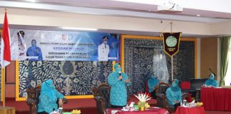 TP PKK Kalsel serahkan bantuan 50.000 lembar masker untuk warga Kabupaten Banjar