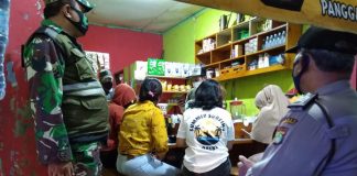 Petugas gabungan Kebon Jeruk gelar Operasi Yustisi cegah Covid-19