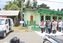 Pasien covid 19 meninggal dan dimakamkan alkah keluarga di Desa Bihara Hilir Awayan