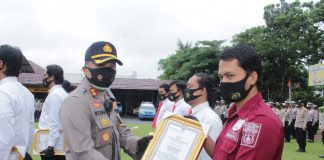 Kapolres Banjar berikan reward kepada sejumlah anggota berprestasi dalam bertugas