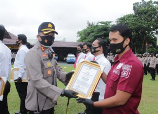 Kapolres Banjar berikan reward kepada sejumlah anggota berprestasi dalam bertugas