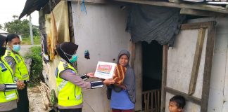 Operasi Zebra lntan 2020, Polres Batola menyasar desa bagikan paket sembako
