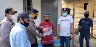 Rumah reyot kakek Yusuf akhirnya “di bedah” Polres Batola bersama anggota Koramil