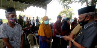 Bupati Banjar H.Khalilurrahman, serahkan bantuan untuk korban angin puting beliung