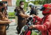Hari anti korupsi, Kejati Kalsel dan jajaran bagikan masker gratis