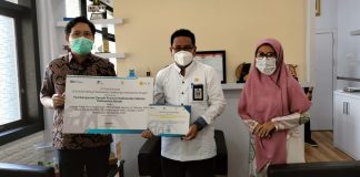 Dinilai tepat waktu bayar iuran listrik, Pemkab Banjar terima penghargaan dari PLN