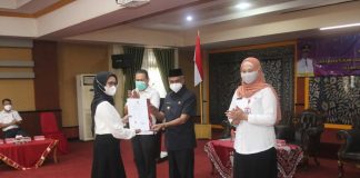 Bupati Banjar serahkan secara simbolis SK CPNS formasi umum tahun.2019