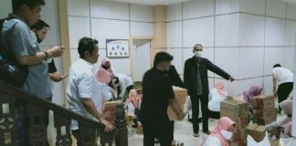Wakil rakyat Kabupaten Banjar, bagikan 1000 paket sembako untuk warga terdampak.banjir