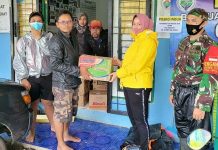 Anggota Dewan Hj. Heldarina, salurkan bantuan kepada warga terdampak banjir di Gambut