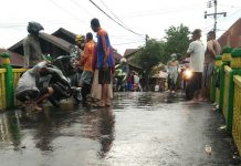 Banjir, Sejumlah kendaraan roda dua mogok akibat knalpot kemasukan air