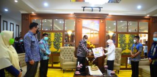 Pj Gubernur Kalsel serahkan 5.000 Rapid Test Antigen ke Batola