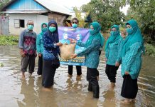 TP PKK Kabupaten Banjar salurkan bantuan sembako untuk guru PAUD terdampak banjir