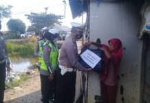 Sat Lantas Polres Batola laksanakan bakti sosial dalam rangka Operasi Keselamatan Intan 2021