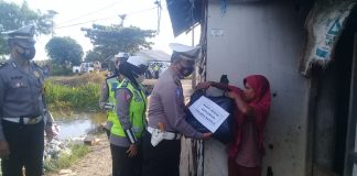 Sat Lantas Polres Batola laksanakan bakti sosial dalam rangka Operasi Keselamatan Intan 2021