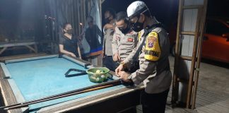 Polisi razia warung remang remang serta amankan alat pemutar musik