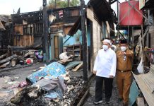 Korban kebakaran Desa Mekar dan Desa Kelampayan terima bantuan uang tunai