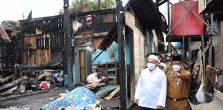 Korban kebakaran Desa Mekar dan Desa Kelampayan terima bantuan uang tunai