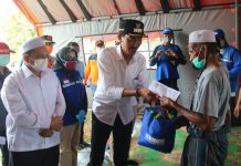 Bupati Banjar, serahkan bantuan sembako untuk korban puting beliung Desa Penggalaman