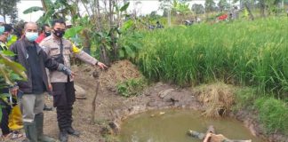 Geger, mayat perempuan ditemukan warga mengapung