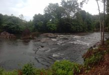 Menengok obyek wisata bukit ” Batu Jelmaan”Batu Balian