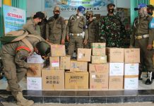 Petugas gabungan razia toko obat dan apotek di Martapura