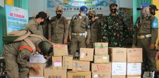 Petugas gabungan razia toko obat dan apotek di Martapura