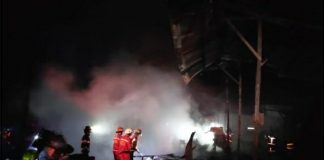 Gudang plastik di kawasan Trikora Banjarbaru, Rabu dinihari, hangus terbakar api