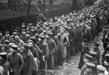 Perang Dunia Pertama: Jerman berpakaian seperti wanita untuk menghindari penangkapan