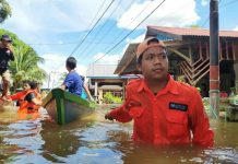 Banjir Sintang belum surut, Rumah Zakat Kalbar terus distribusikan bantuan logistik