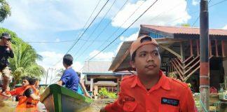Banjir Sintang belum surut, Rumah Zakat Kalbar terus distribusikan bantuan logistik