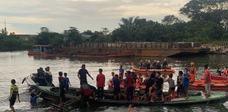 Jasad Anshari, korban tenggelam ditemukan setelah 4 jam dilakukan pencarian