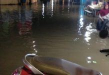 Rendam ruas jalan, puluhan kendaraan mogok terjebak kedalaman air