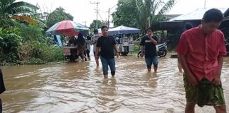 Ketua DPRD Banjar HM. Rofiqi, tinjau kondisi warga yang terdampak banjir di Pekauman