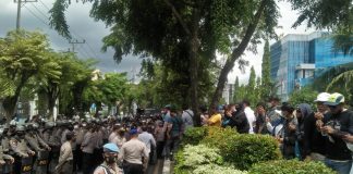 Tuntut jalan batu bara dibuka, sopir bersama LSM sampaikan aspirasi ke DPRD Kalsel