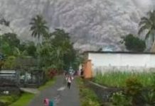 Gunung Semeru erupsi, dua kecamatan di Lumajang gelap gulita