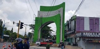 Komunitas kaligrafer Intan Kalsel soroti kaligrafi dipintu gerbang jalan Sekumpul