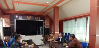 Rapat Dewan Pengawas menunjuk Muhari sebagai Direktur LPPL Radio Suara Banjar