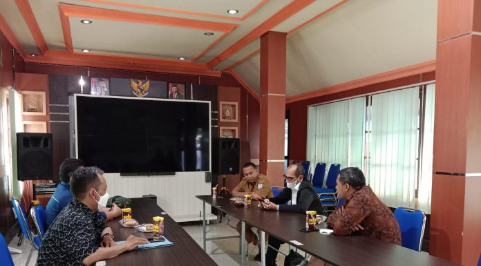 Rapat Dewan Pengawas menunjuk Muhari sebagai Direktur LPPL Radio Suara Banjar