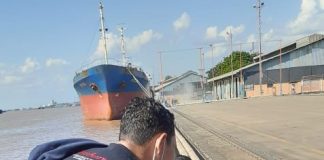 Speed boat membawa tenaga medis mengalami kecelakaan di Sungai Barito