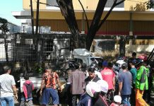 Mobil pickup “hantam” sebatang pohon dikawasan Jalan A.Yani Gambut