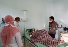 Ketua DPRD HM Rofiqi, jenguk pasien tidak mampu yang dirawat di RSUD Ratu Zalecha